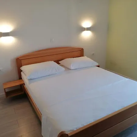 Apartamento Modern Apartman *